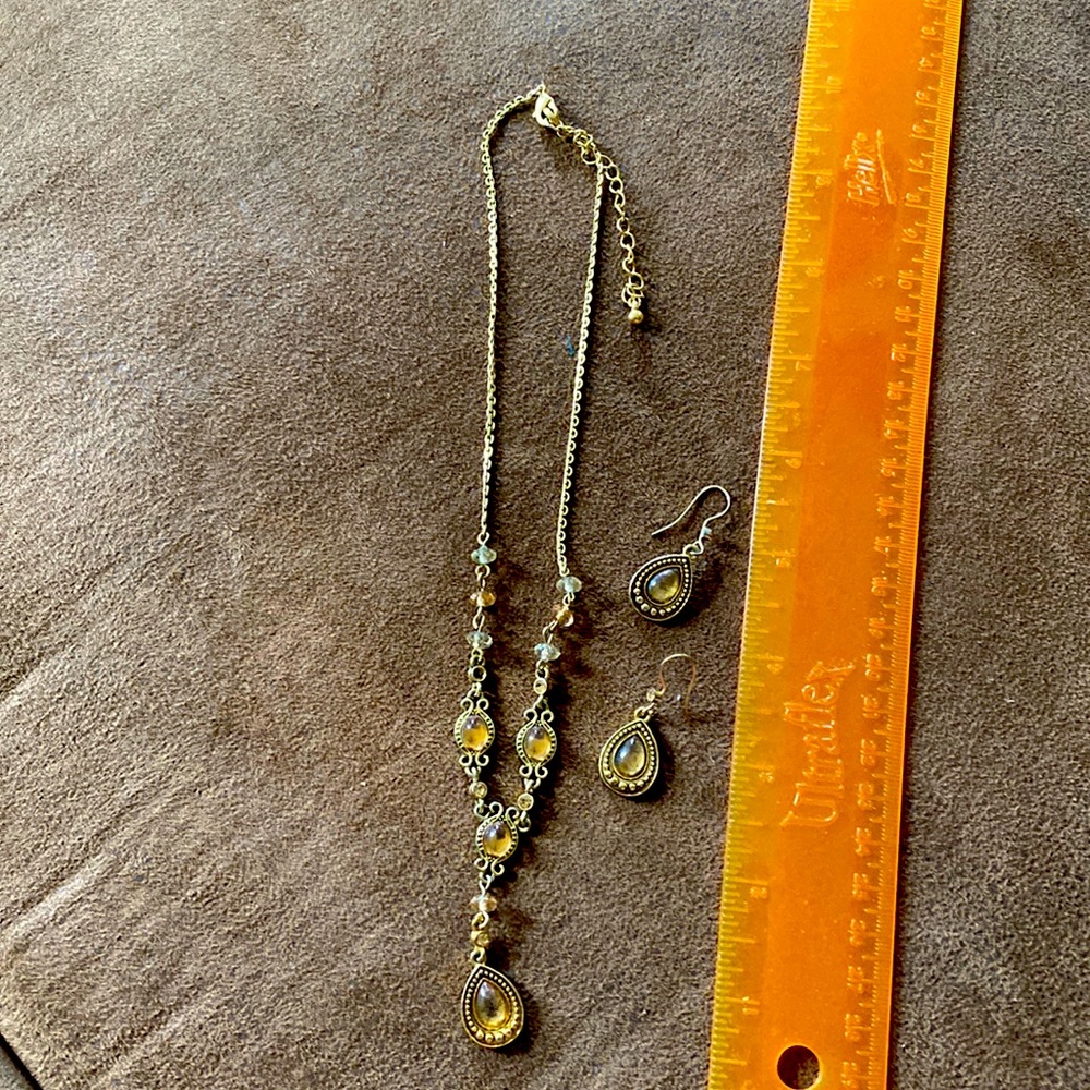 Gold tone earring and necklace set